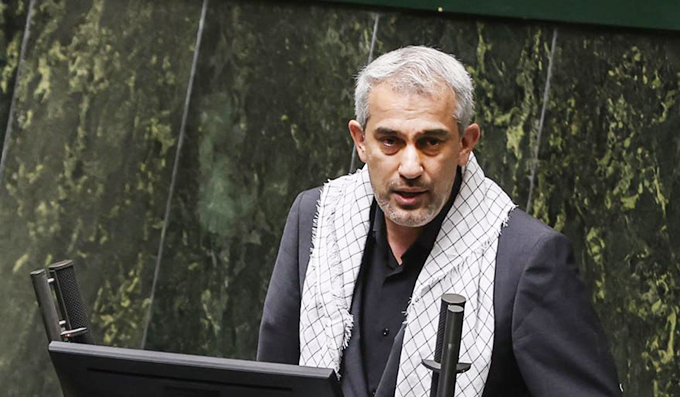 دولت و نهادهای عمومی دست از فعالیت‌های اقتصادی بردارند و نه‌تنها مالکیت، بلکه مدیریت‌ها را هم واگذار کنیم